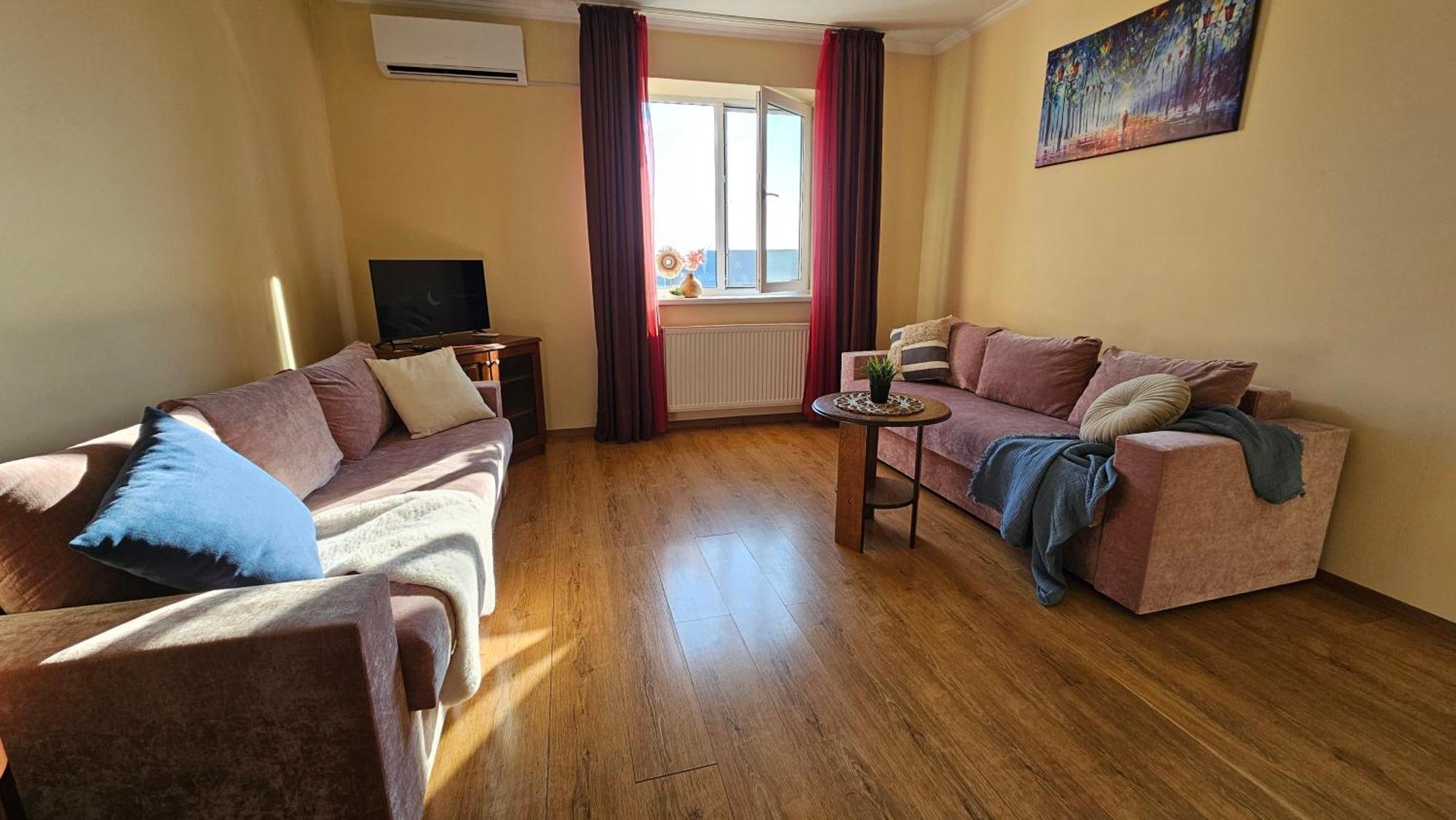 Best Two Room Apartment Mukacheve Bagian luar foto