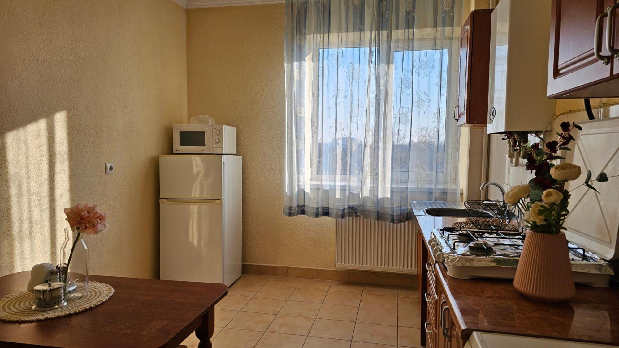 Best Two Room Apartment Mukacheve Bagian luar foto