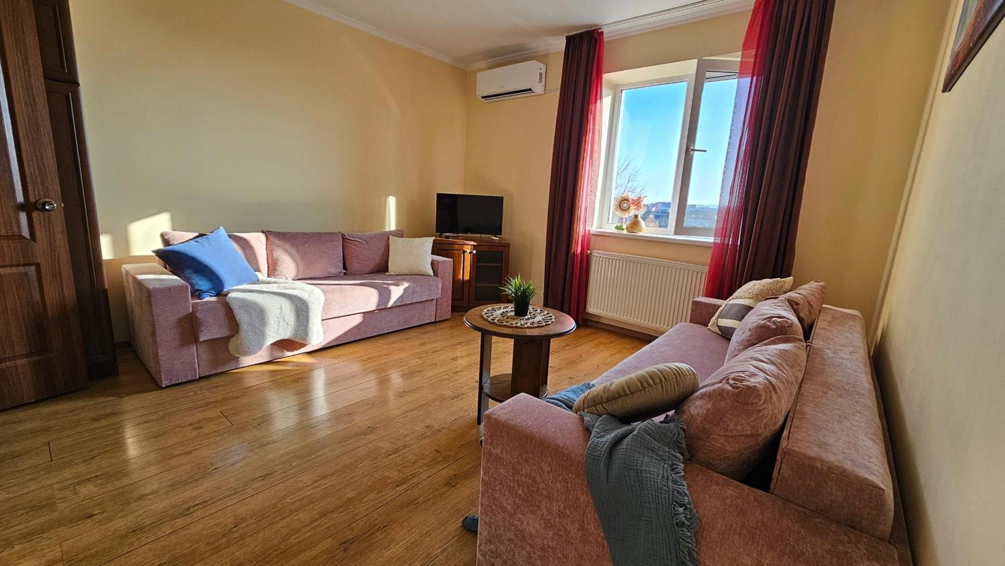 Best Two Room Apartment Mukacheve Bagian luar foto