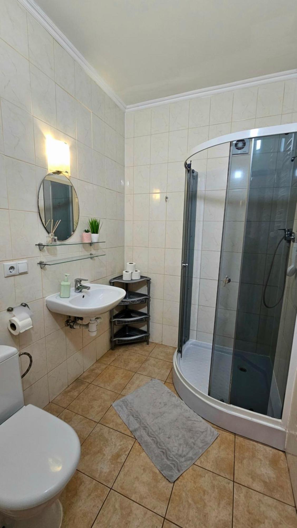 Best Two Room Apartment Mukacheve Bagian luar foto