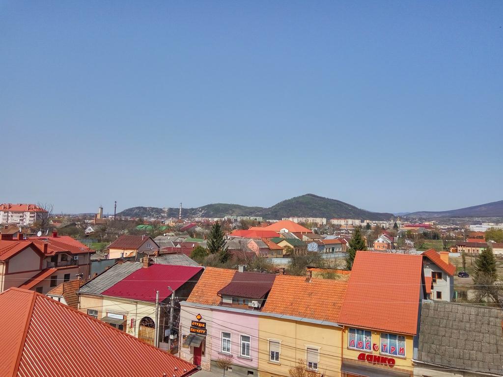 Best Two Room Apartment Mukacheve Bagian luar foto
