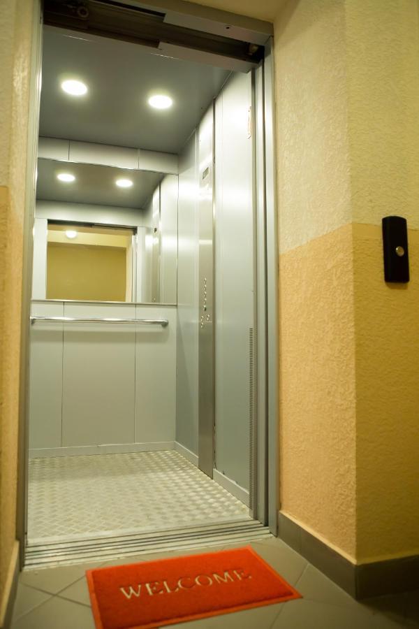 Best Two Room Apartment Mukacheve Bagian luar foto